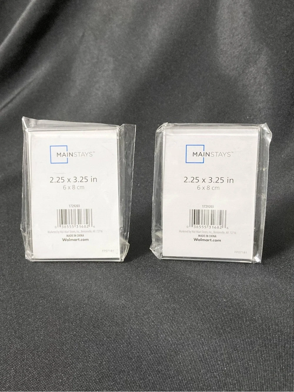 ⭐️ Transparent Plastic 2.5” x 3.5” Desk Picture Frames Set Of 2